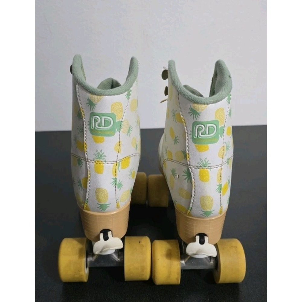 Roller Derby Candi GRL Lucy Adjustable Skates Pineapple Youth 3-6 Rink EUC - Picture 2 of 6